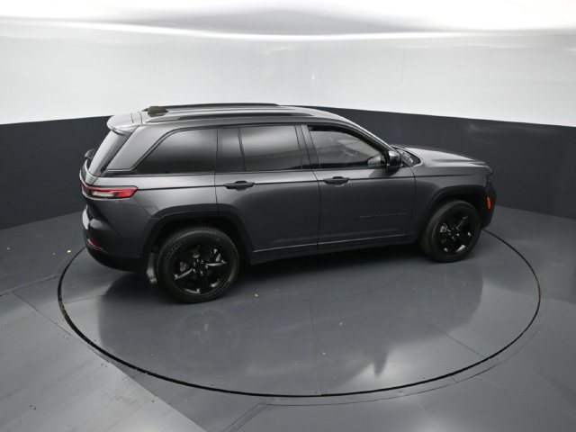 Used 2023 Jeep Grand Cherokee Altitude AWD/4WD image 29