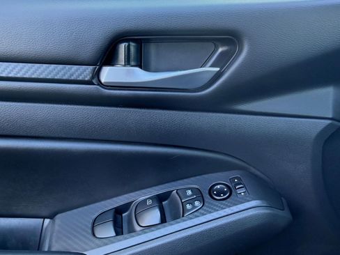 Used 2025 Nissan Altima 2.5 SV image 18