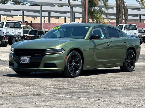 Used 2018 Dodge Charger SXT w/ Blacktop Package RWD image 7