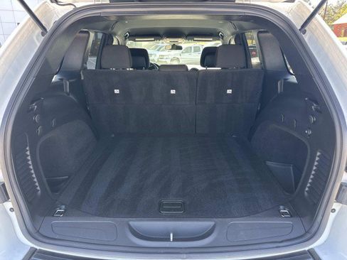 Used 2021 Jeep Grand Cherokee Laredo AWD/4WD image 18