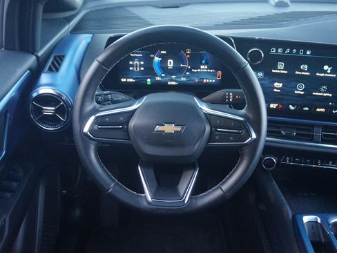 Used 2025 Chevrolet Equinox EV LT w/ Convenience Package image 24