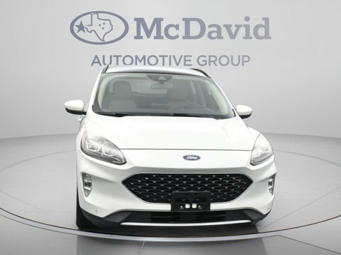 Used 2020 Ford Escape Titanium w/ Titanium Premium Package 2.0 FWD image 2