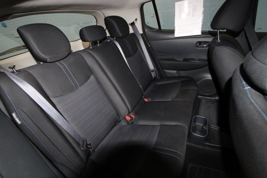 Used 2025 Nissan Leaf S FWD image 21