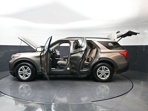 Used 2021 Ford Explorer XLT image 53