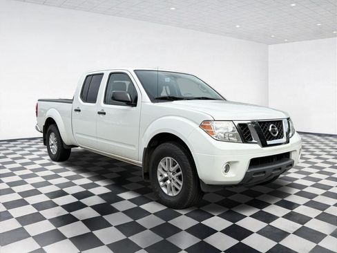 Used 2015 Nissan Frontier SV w/ SV Value Truck Package AWD/4WD image 3