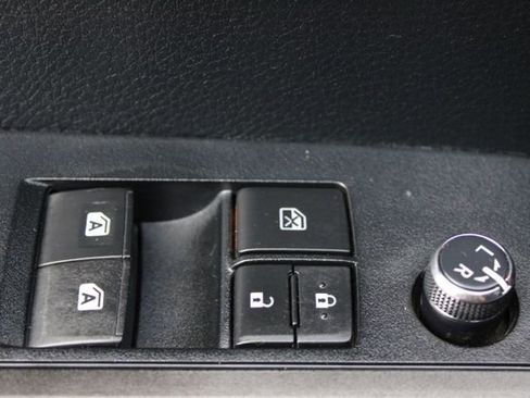Used 2016 Toyota Tacoma TRD Off-Road w/ Premium & Technology Package AWD/4WD image 11
