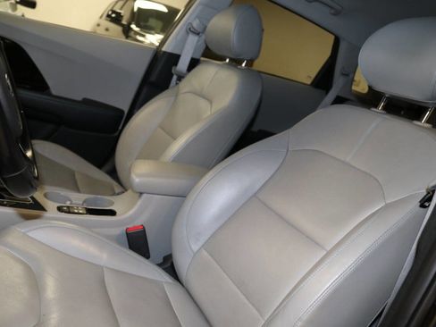 Used 2018 Kia Niro EX Premium image 67