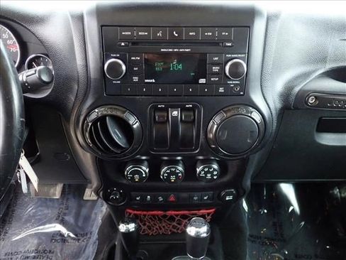 Used 2018 Jeep Wrangler Rubicon AWD/4WD image 15