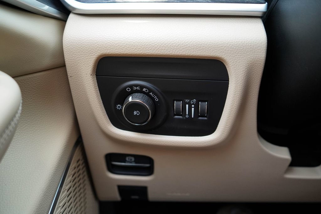 Used 2021 Jeep Grand Cherokee L Limited RWD image 33