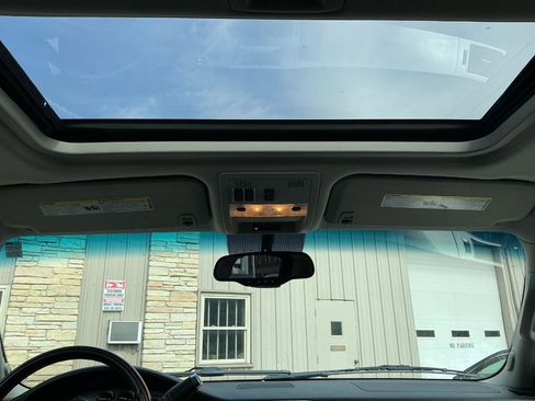 Used 2010 Cadillac Escalade ESV Luxury image 23