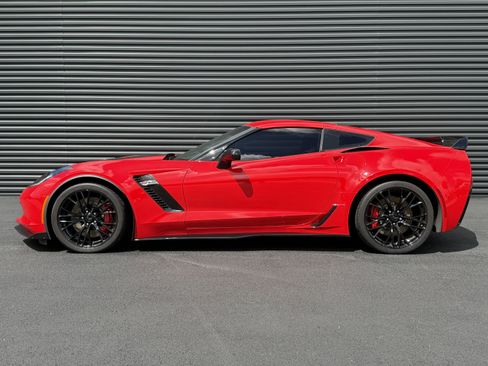 Used 2016 Chevrolet Corvette Z06 w/ 2LZ Preferred Equipment Group RWD image 2