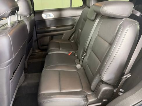 Used 2015 Ford Explorer XLT w/ Equipment Group 202A image 13