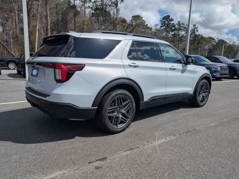 New 2026 Ford Explorer ST-Line w/ ST-Line Street Pack image 4