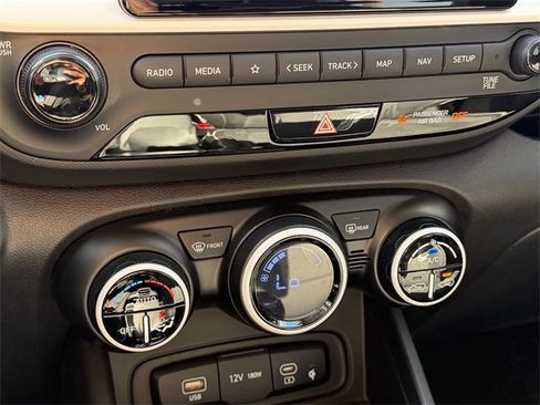 Used 2024 Hyundai Venue Limited image 17