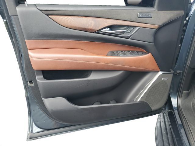 Used 2019 Cadillac Escalade Luxury AWD/4WD image 9