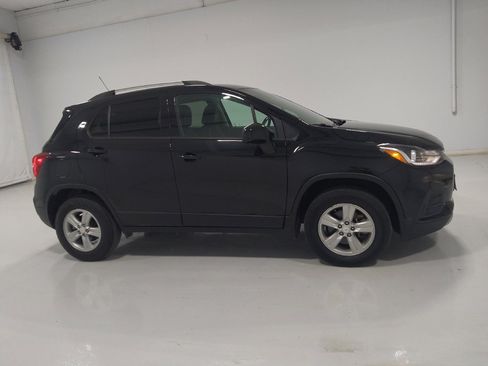 Used 2022 Chevrolet Trax LT w/ LT Convenience Package AWD/4WD image 11