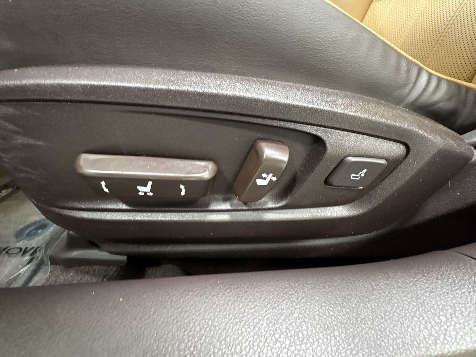 Used 2016 Lexus ES 300h w/ Luxury Package w/Wood Trim FWD image 14