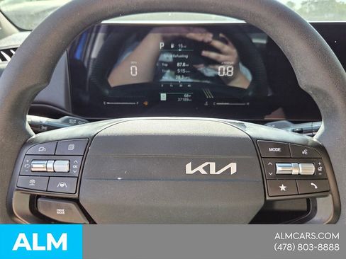 Used 2025 Kia K4 LXS image 25