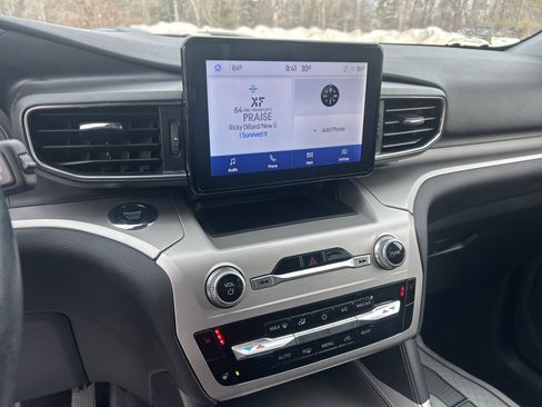 Certified 2022 Ford Explorer XLT w/ Equipment Group 202A image 19