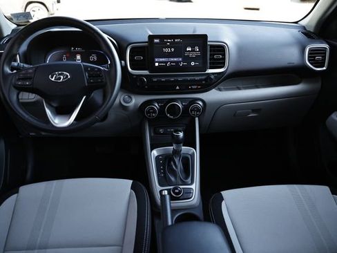 Used 2025 Hyundai Venue SEL FWD image 26