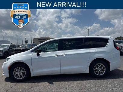 Used 2024 Chrysler Pacifica Touring-L