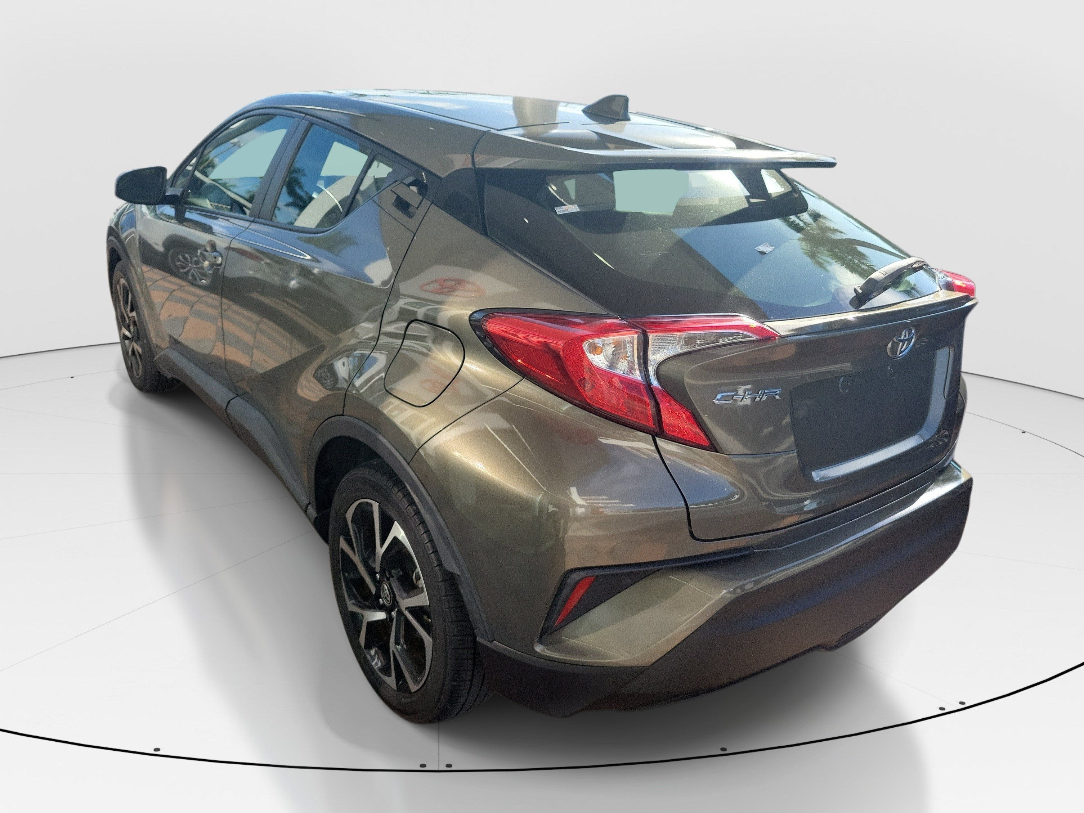 Used 2021 Toyota C-HR XLE FWD image 5