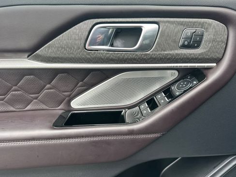 Certified 2025 Ford Explorer Platinum w/ Ultimate Package image 12