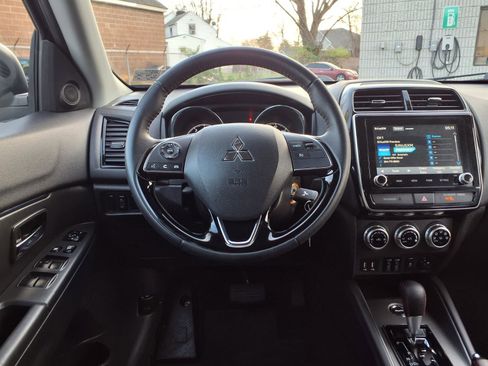 Used 2024 Mitsubishi Outlander Sport LE image 16