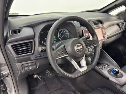 Used 2025 Nissan Leaf S image 12