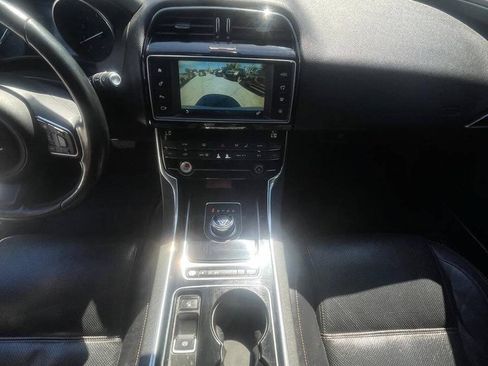 Used 2017 Jaguar XE Prestige RWD image 2