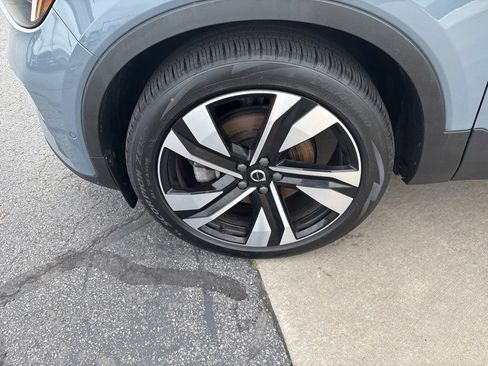 Certified 2023 Volvo XC40 B5 Ultimate w/ Protection Package Premier AWD/4WD image 12