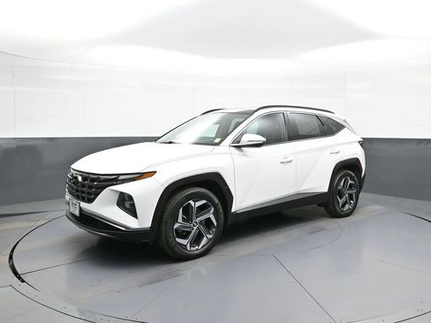 Certified 2022 Hyundai Tucson Limited w/ Cargo Package AWD/4WD image 10