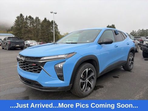 Used 2024 Chevrolet Trax RS FWD image 1