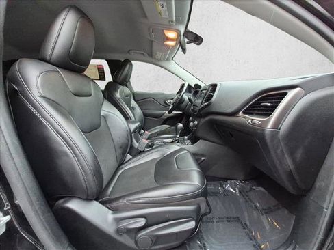Used 2020 Jeep Cherokee Latitude Plus w/ Cold Weather Group AWD/4WD image 20