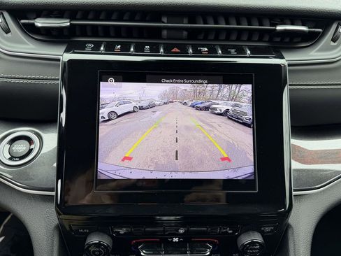 Used 2023 Jeep Grand Cherokee Laredo w/ Luxury Tech Group I AWD/4WD image 29