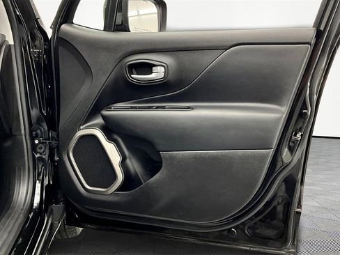 Used 2023 Jeep Renegade Limited image 24