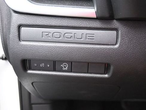 Used 2024 Nissan Rogue S AWD/4WD image 37