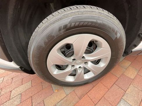 Used 2022 Toyota RAV4 LE image 24