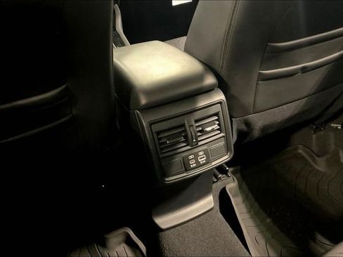 Used 2025 Subaru Forester Premium w/ Convenience Package #1 image 34