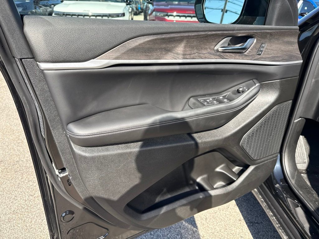 New 2027 Jeep Grand Cherokee Limited AWD/4WD image 17