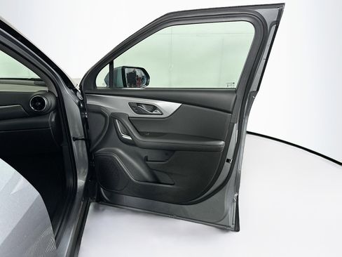 Used 2025 Chevrolet Blazer LT FWD image 32