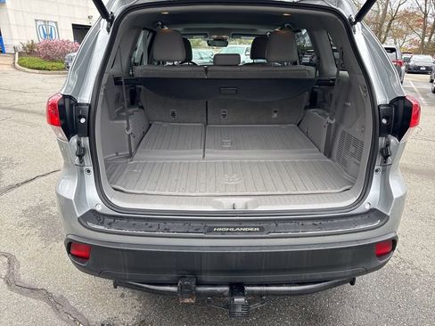 Used 2018 Toyota Highlander XLE AWD/4WD image 17