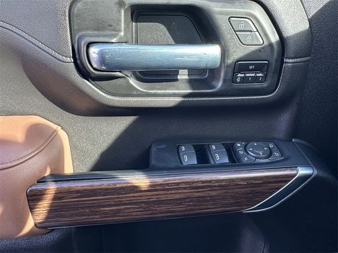 Used 2022 Chevrolet Silverado 2500 High Country w/ Z71 Off-Road Package image 11