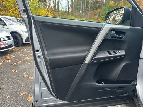 Used 2018 Toyota RAV4 LE image 5
