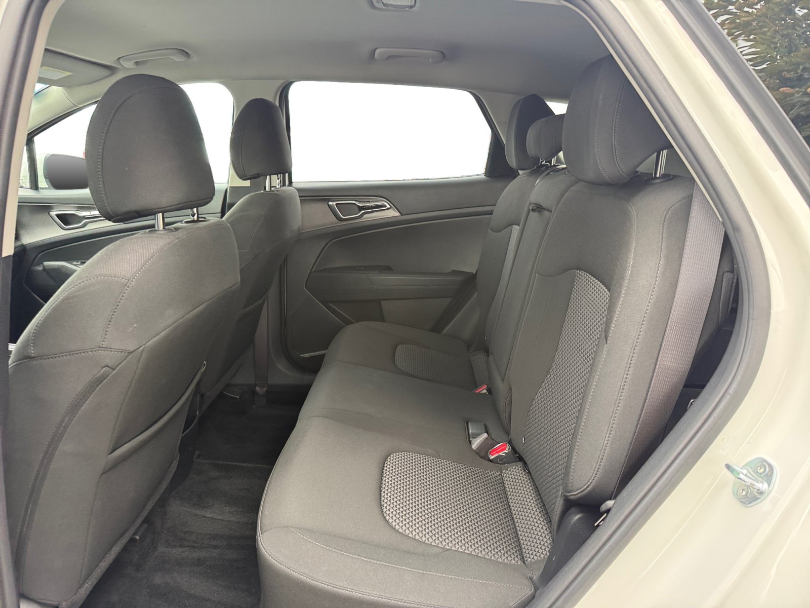 Used 2023 Kia Sportage LX AWD/4WD image 16