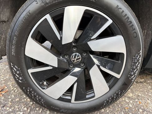 Used 2025 Volkswagen Atlas Cross Sport SE image 31