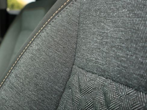 Used 2024 Chevrolet Equinox LT w/ LPO, Floor Liner Package FWD image 12