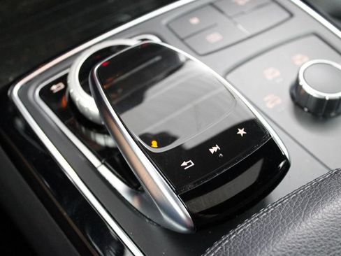 Used 2019 Mercedes-Benz GLE 400 4MATIC image 38