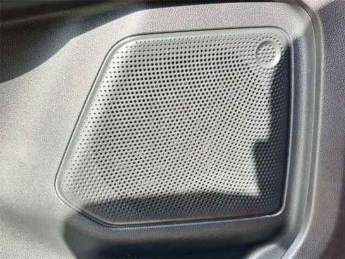 Used 2020 Ford Escape SE image 19