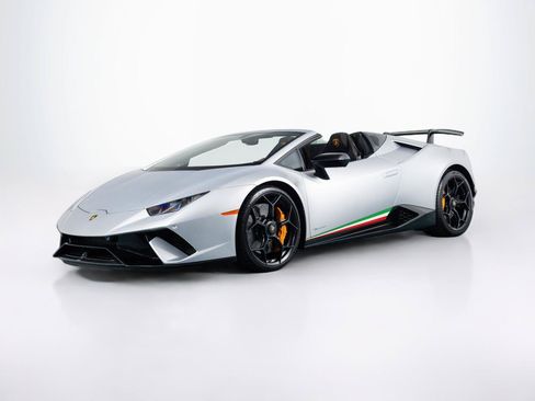 Used 2018 Lamborghini Huracan Performante AWD/4WD image 2
